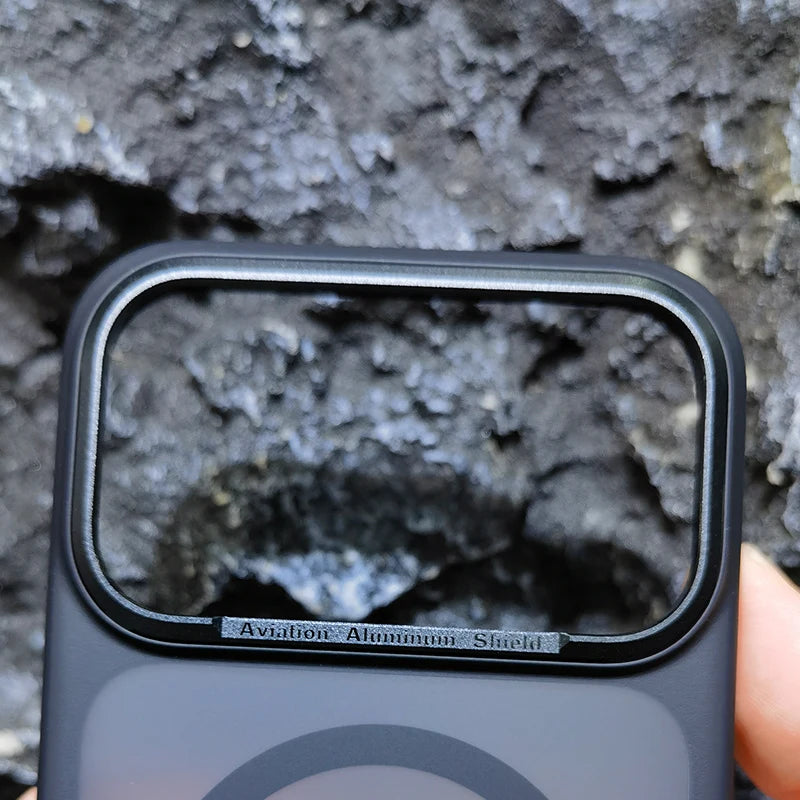 High Quality For Magsafe Case For iPhone 17 Pro Max / 17 Pro Magnetic Frosted Camera Metal Frame Shell